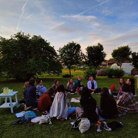 Ethno&Coffee House Tulip Bed and Breakfast Glozan Esterno foto