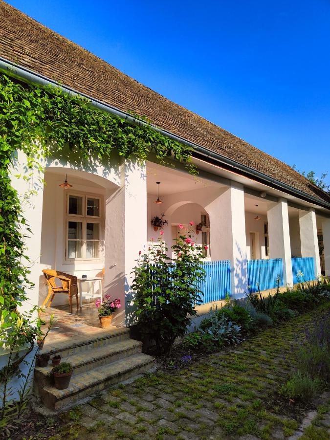 Ethno&Coffee House Tulip Bed and Breakfast Glozan Esterno foto
