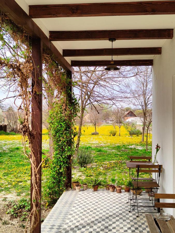 Ethno&Coffee House Tulip Bed and Breakfast Glozan Esterno foto