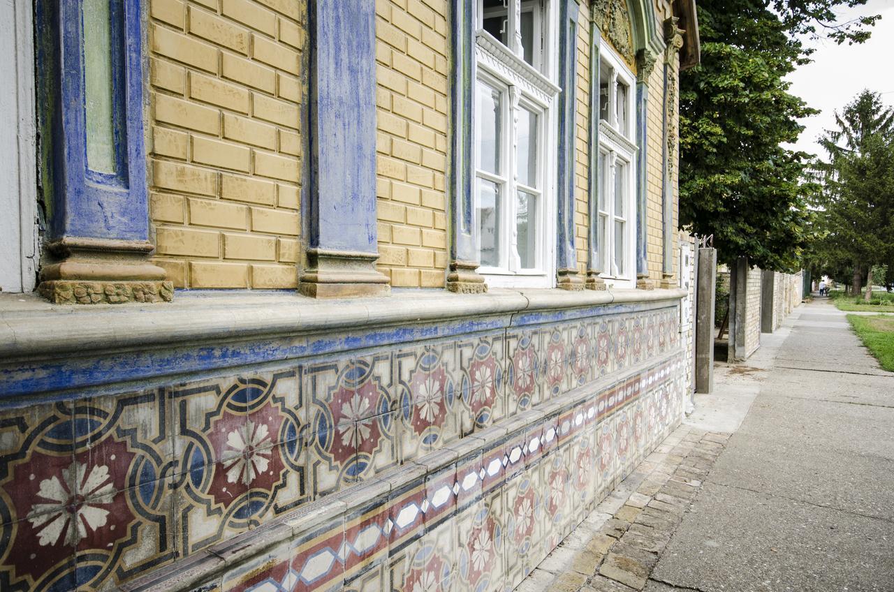 Ethno&Coffee House Tulip Bed and Breakfast Glozan Esterno foto